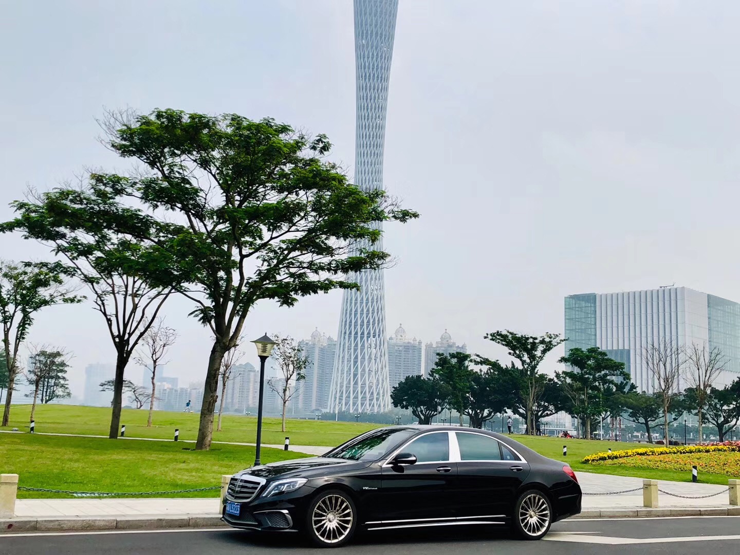 奔馳S400全景圖