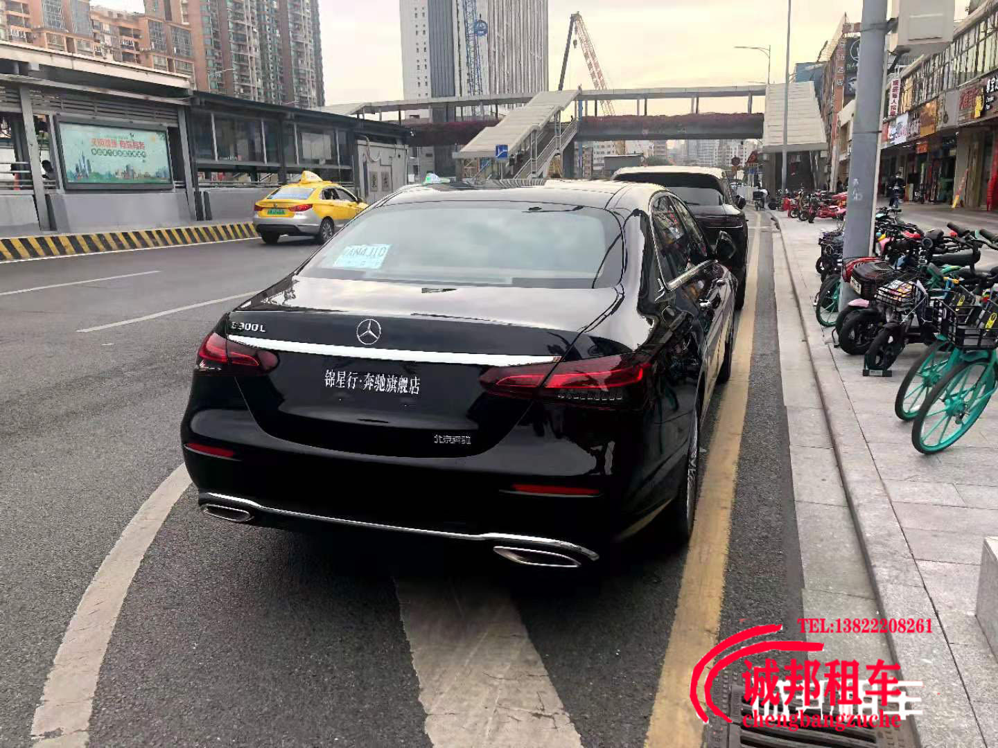 奔馳E300尾部